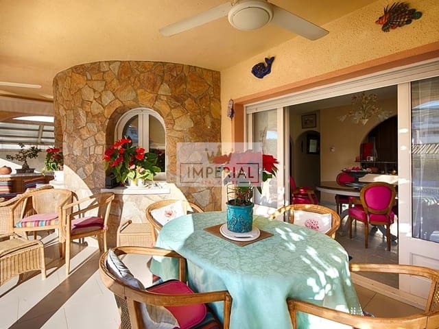 Casa de 4 habitaciones en Empuriabrava, Castelló d'Empúries en venta con piscina garaje - 525.000 € (Ref: 9877468)