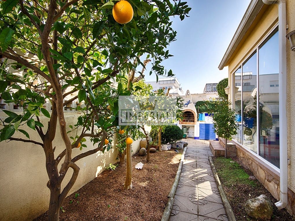 4 slaapkamer Huis te koop in Empuriabrava met zwembad garage - € 525.000 (Ref: 9877468)