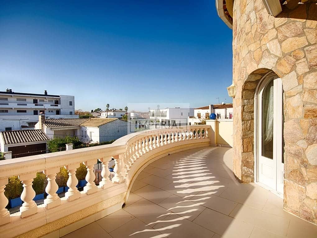 4 slaapkamer Huis te koop in Empuriabrava met zwembad garage - € 525.000 (Ref: 9877468)