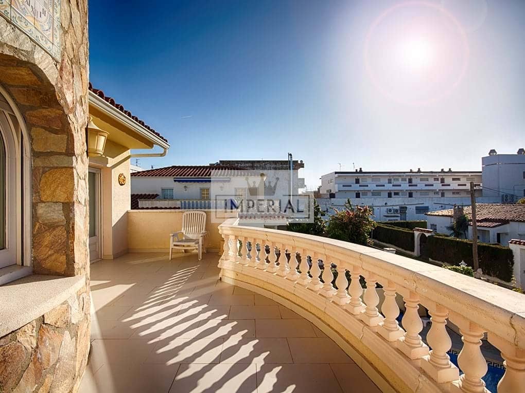 4 slaapkamer Huis te koop in Empuriabrava met zwembad garage - € 525.000 (Ref: 9877468)