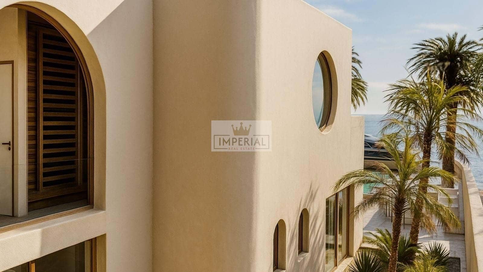 Casa de 4 habitaciones en Empuriabrava en venta con piscina garaje - 1.890.000 € (Ref: 9877469)