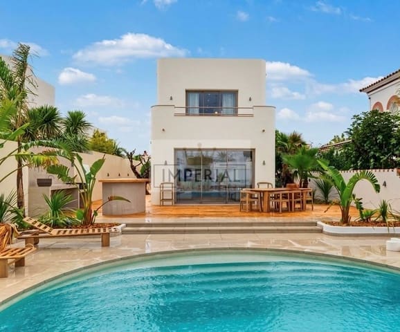 4 sypialnia Dom na sprzedaż w Empuriabrava, Castelló d'Empúries z basenem garażem - 1 890 000 € (Ref: 9877469)