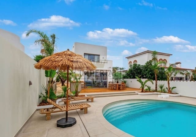 4 sypialnia Dom na sprzedaż w Empuriabrava, Castelló d'Empúries z basenem garażem - 1 890 000 € (Ref: 9877469)