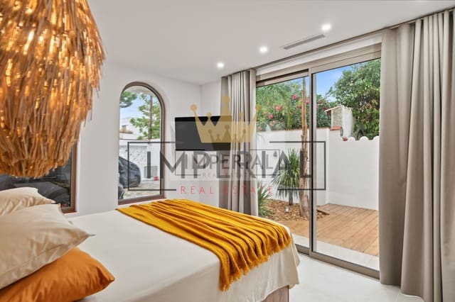 4 sypialnia Dom na sprzedaż w Empuriabrava, Castelló d'Empúries z basenem garażem - 1 890 000 € (Ref: 9877469)
