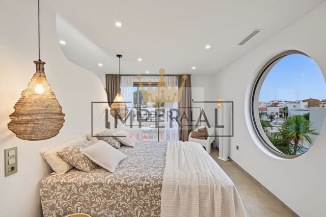 4 sypialnia Dom na sprzedaż w Empuriabrava, Castelló d'Empúries z basenem garażem - 1 890 000 € (Ref: 9877469)