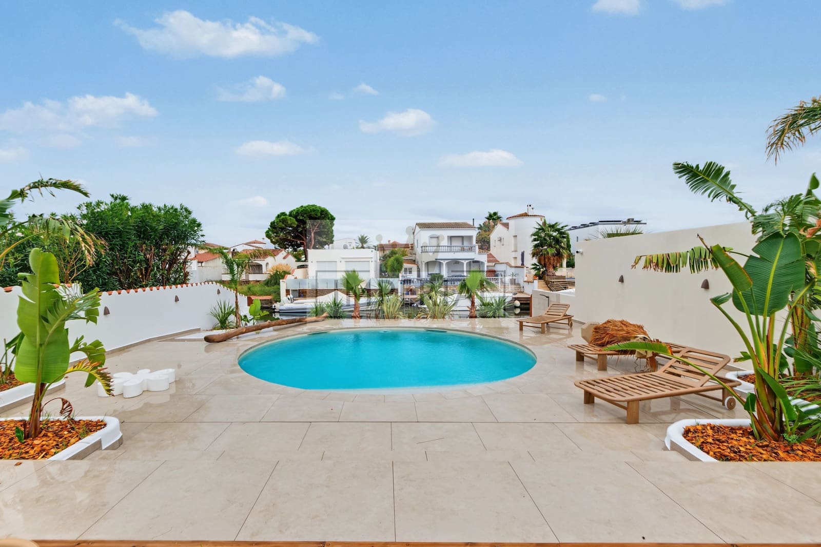 4 slaapkamer Huis te koop in Empuriabrava met zwembad garage - € 1.890.000 (Ref: 9877469)