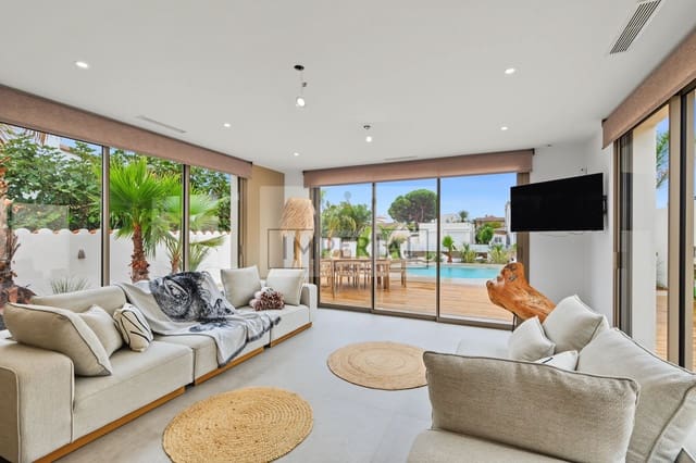 4 soveværelse Byhus til salg i Empuriabrava, Castelló d'Empúries med swimmingpool garage - € 1.890.000 (Ref: 9877469)
