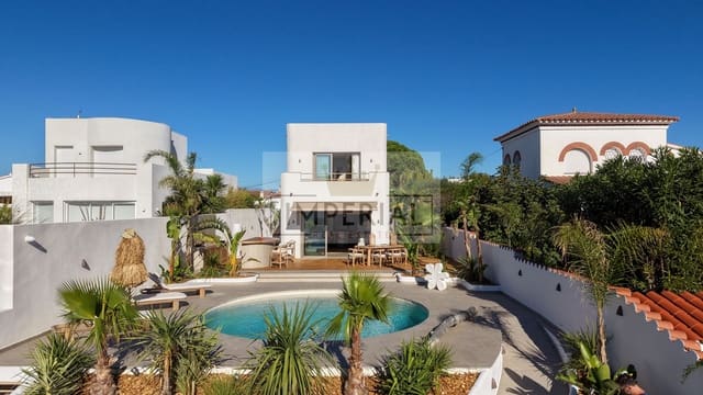 4 soveværelse Byhus til salg i Empuriabrava, Castelló d'Empúries med swimmingpool garage - € 1.890.000 (Ref: 9877469)