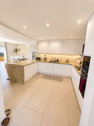3 chambre Appartement à vendre à San Pedro de Alcántara Pueblo, Marbella avec piscine garage - 795 000 € (Ref: 10046208)