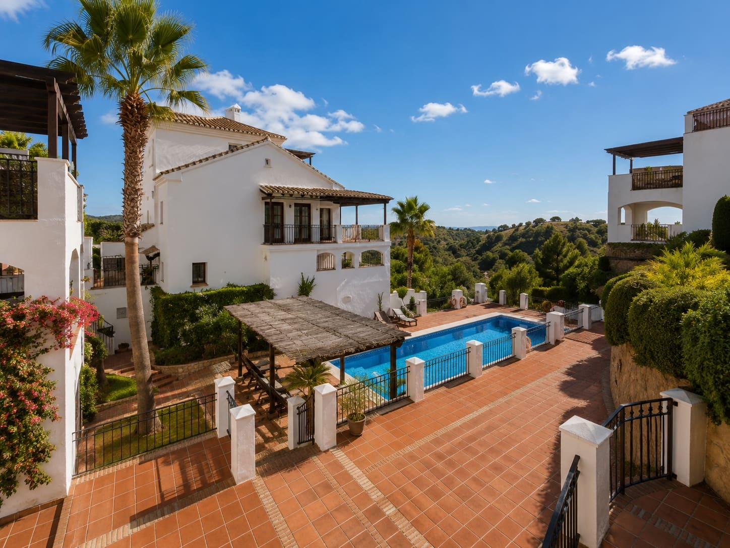 2 slaapkamer Appartement te huur in Marbella met zwembad garage - € 1.950 (Ref: 10046325)