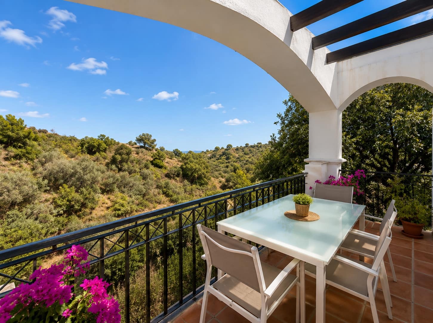 2 slaapkamer Appartement te huur in Marbella met zwembad garage - € 1.950 (Ref: 10046325)