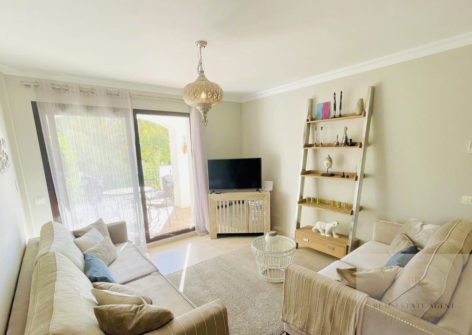 2 soverom Leilighet til leie i Marbella med svømmebasseng garasje - € 1 850 (Ref: 10085298)