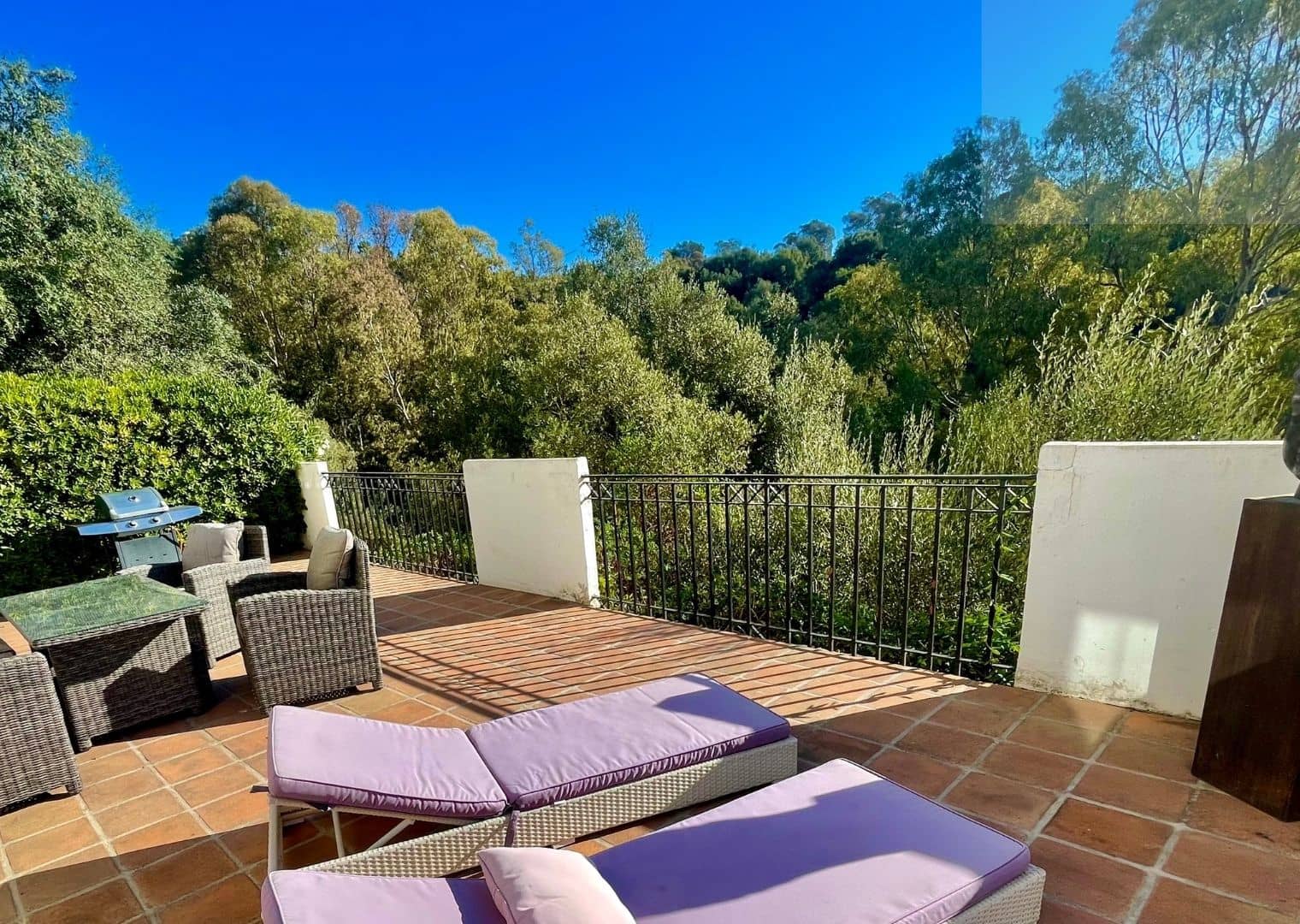 2 soverom Leilighet til leie i Marbella med svømmebasseng garasje - € 1 850 (Ref: 10085298)