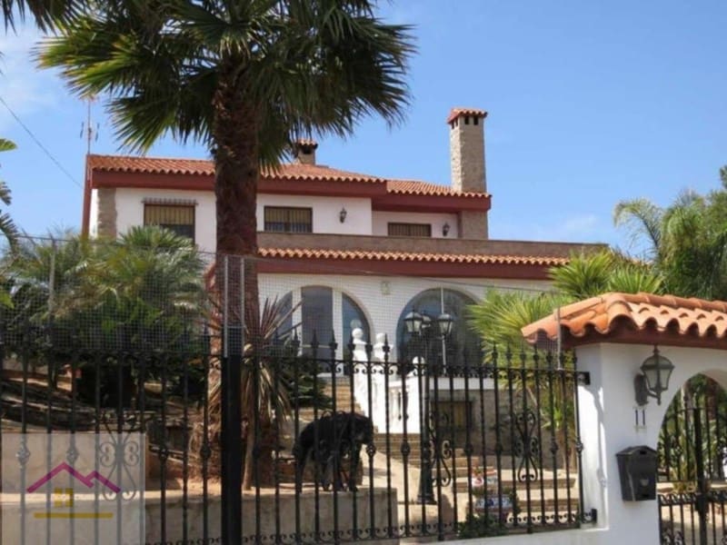 7 bedroom Villa for sale in Oropesa  with pool garage - € 1,200,000 (Ref: 9841168)