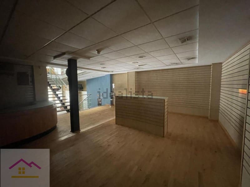 Erhverv til salg i Gandia med garage - € 595.000 (Ref: 9841172)