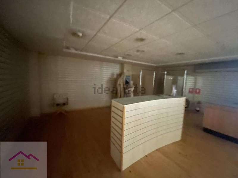 Erhverv til salg i Gandia med garage - € 595.000 (Ref: 9841172)