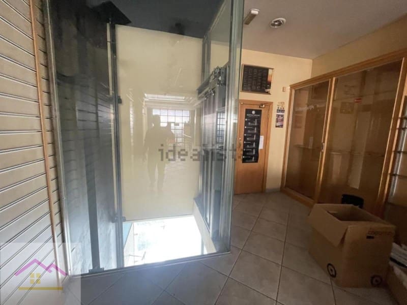 Erhverv til salg i Gandia med garage - € 595.000 (Ref: 9841172)
