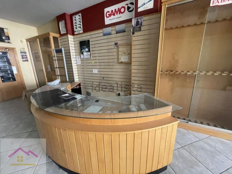 Erhverv til salg i Gandia med garage - € 595.000 (Ref: 9841172)