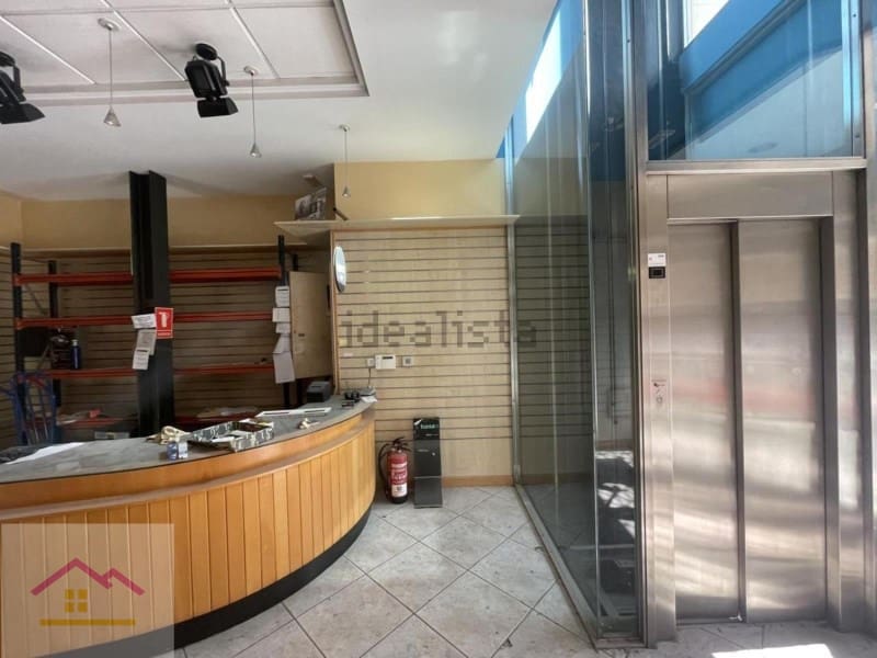 Erhverv til salg i Gandia med garage - € 595.000 (Ref: 9841172)