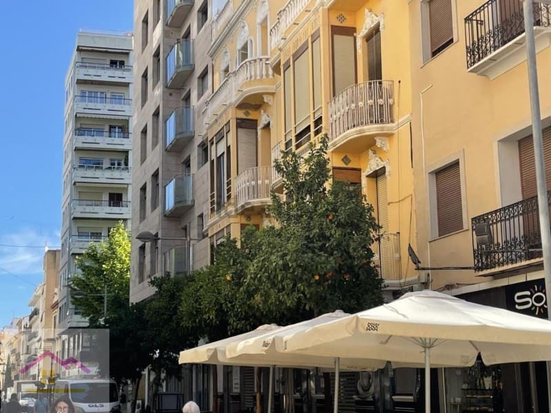 Erhverv til salg i Gandia med garage - € 595.000 (Ref: 9841172)