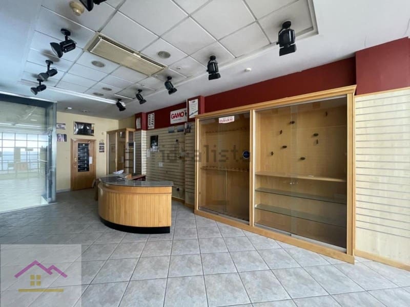 Erhverv til salg i Gandia med garage - € 595.000 (Ref: 9841172)