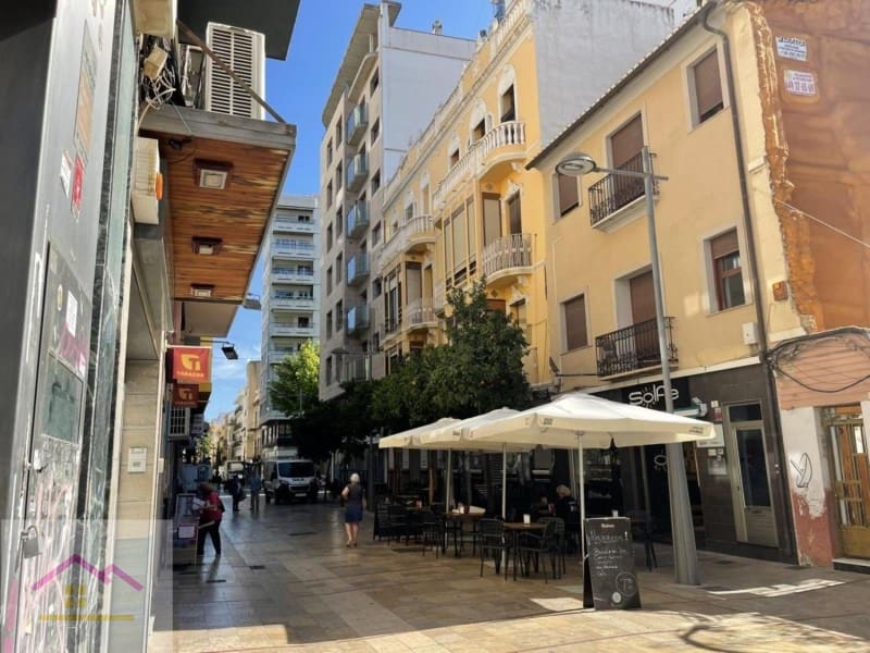 Erhverv til salg i Gandia med garage - € 595.000 (Ref: 9841172)