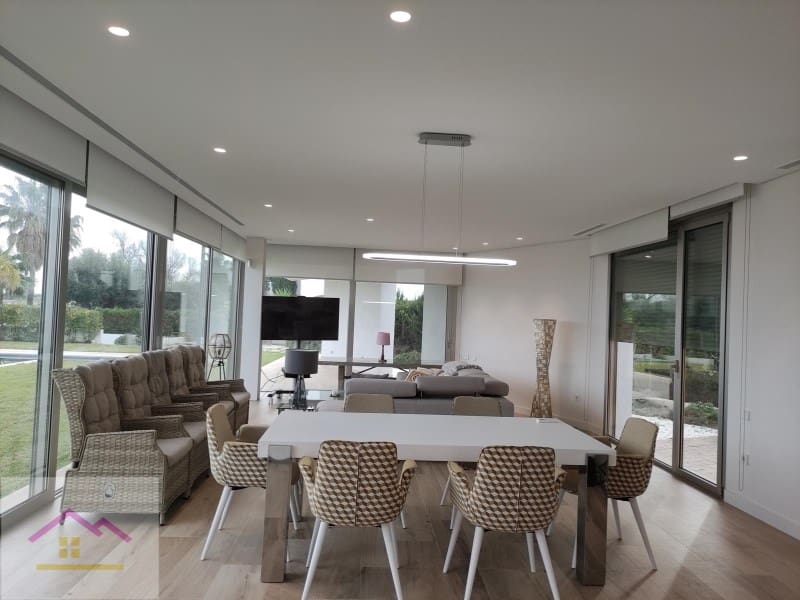 3 bedroom Semi-detached Villa for sale in Alcossebre with pool garage - € 1,950,000 (Ref: 9841175)