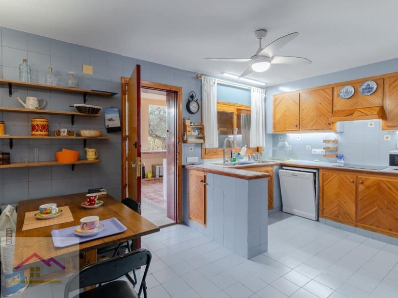 4 bedroom Villa for sale in L'Alcora with pool garage - € 460,000 (Ref: 9841179)