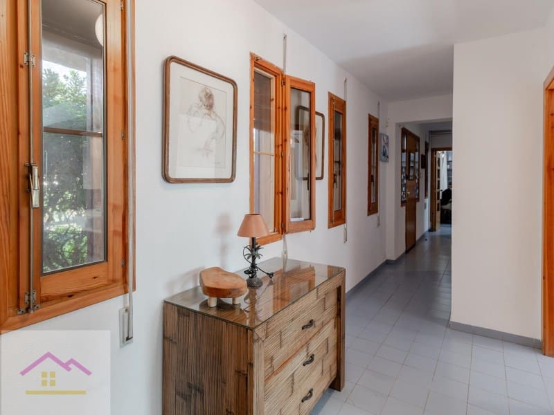4 bedroom Villa for sale in L'Alcora with pool garage - € 460,000 (Ref: 9841179)