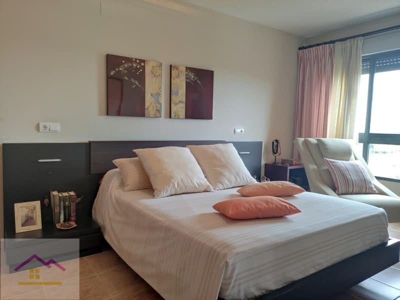 3 bedroom Flat for sale in Oropesa  with garage - € 207,260 (Ref: 9841182)