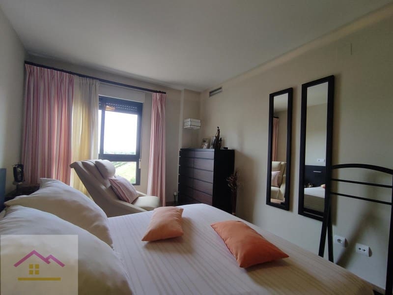 3 bedroom Flat for sale in Oropesa  with garage - € 207,260 (Ref: 9841182)