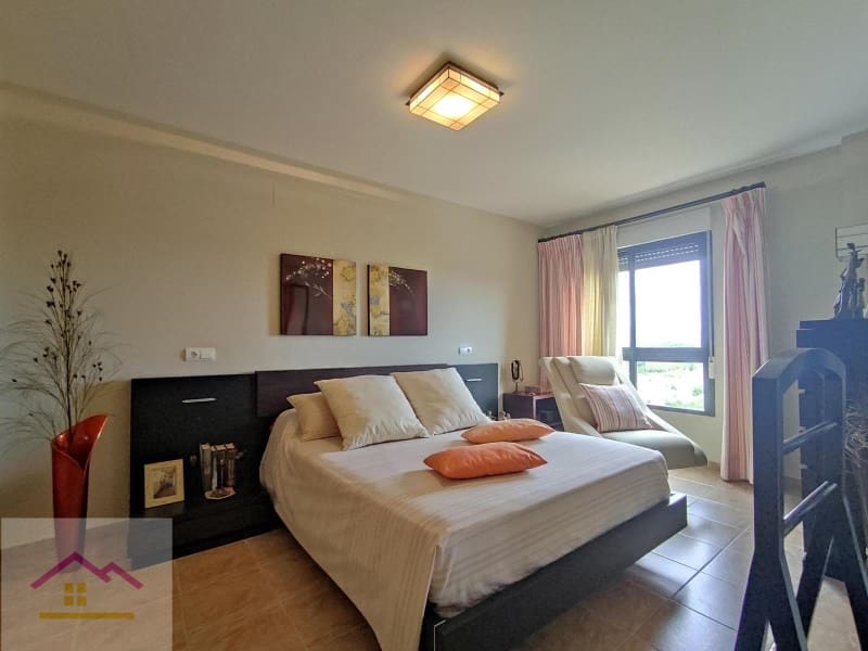 3 bedroom Flat for sale in Oropesa  with garage - € 207,260 (Ref: 9841182)
