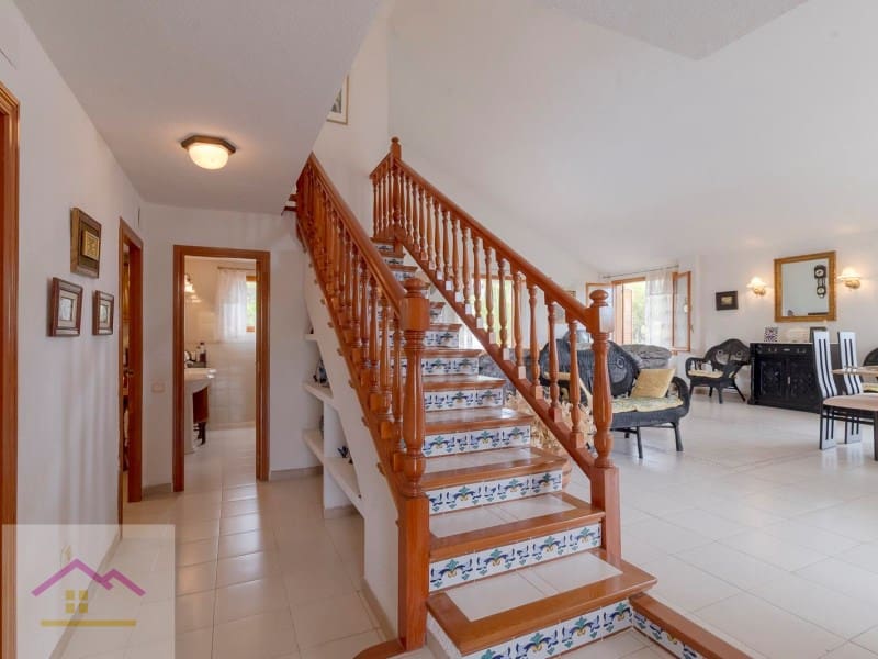 4 bedroom Villa for sale in Oropesa  with pool garage - € 500,000 (Ref: 9841196)