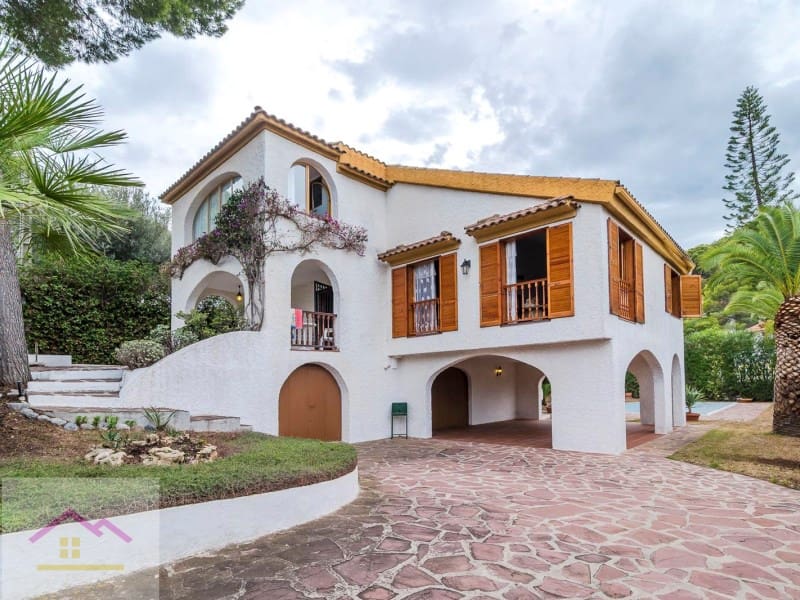 4 bedroom Villa for sale in Oropesa  with pool garage - € 500,000 (Ref: 9841196)