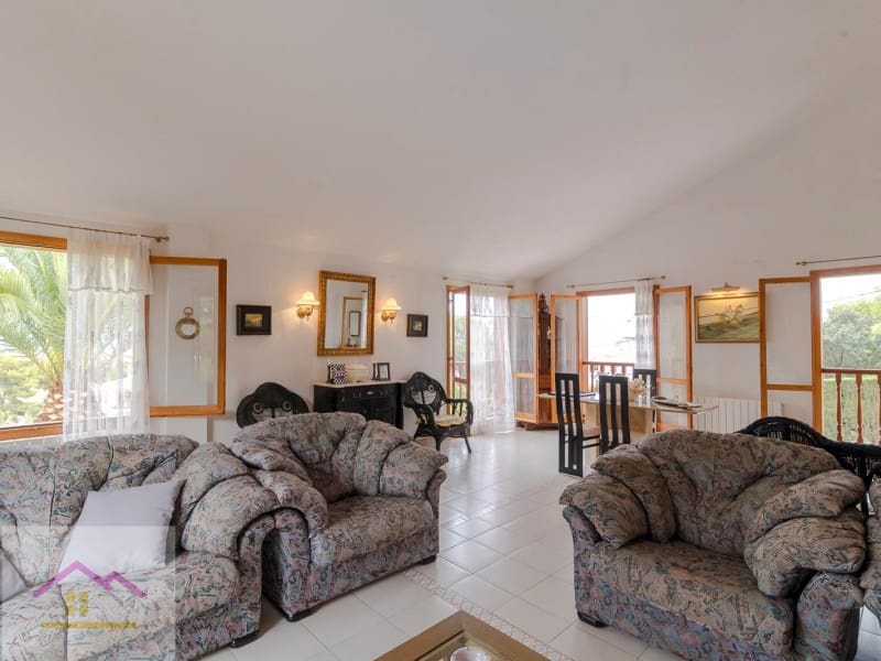 4 bedroom Villa for sale in Oropesa  with pool garage - € 500,000 (Ref: 9841196)