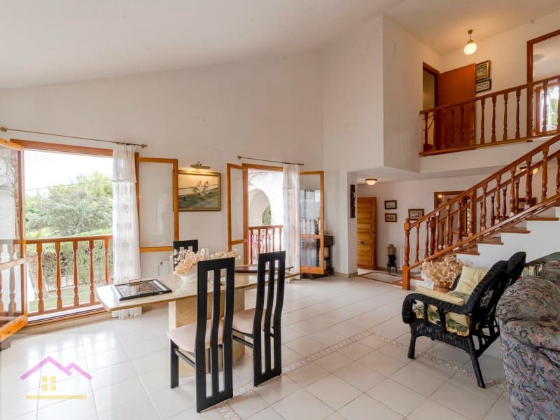 4 bedroom Villa for sale in Oropesa  with pool garage - € 500,000 (Ref: 9841196)