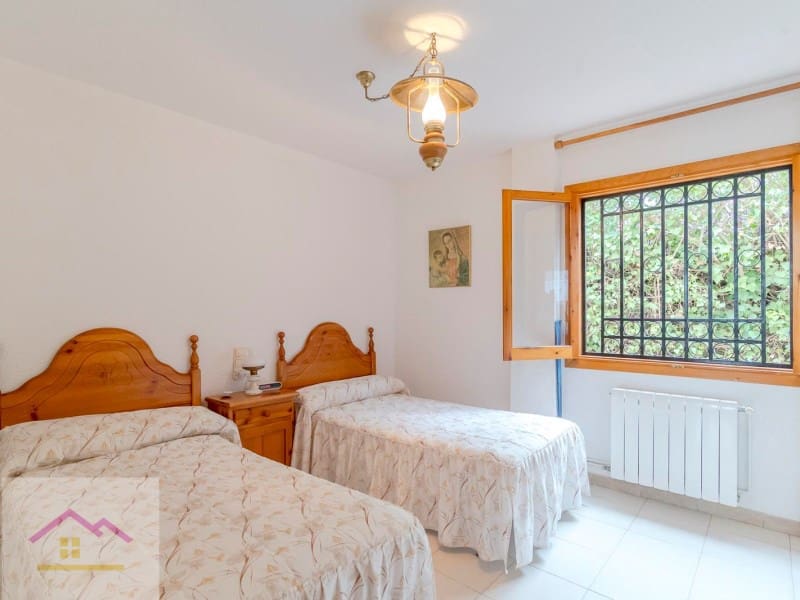 4 bedroom Villa for sale in Oropesa  with pool garage - € 500,000 (Ref: 9841196)