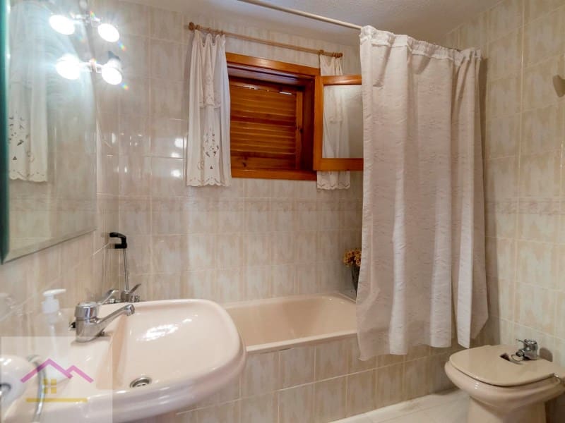 4 bedroom Villa for sale in Oropesa  with pool garage - € 500,000 (Ref: 9841196)