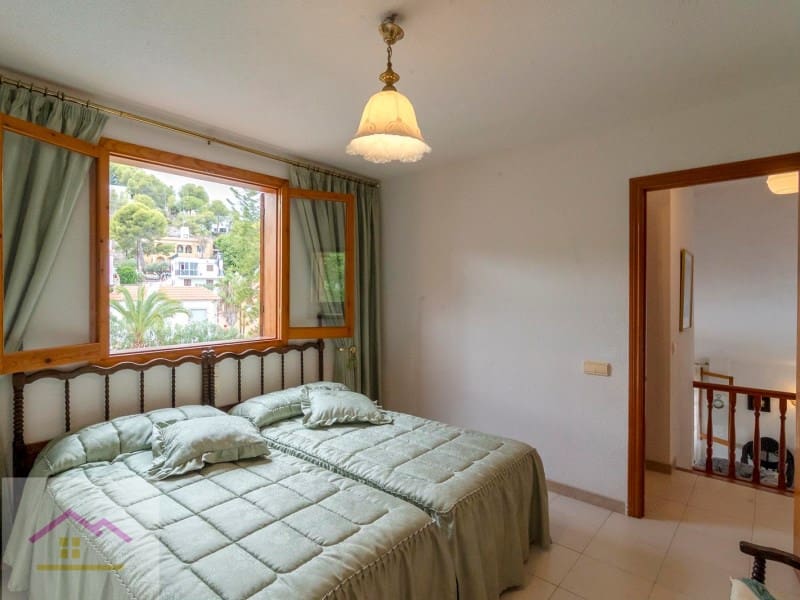 4 bedroom Villa for sale in Oropesa  with pool garage - € 500,000 (Ref: 9841196)