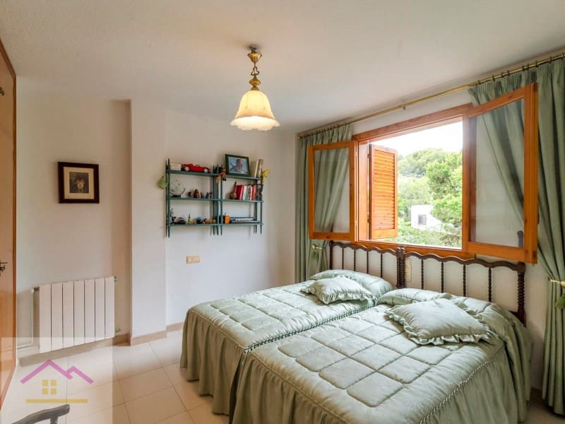 4 bedroom Villa for sale in Oropesa  with pool garage - € 500,000 (Ref: 9841196)