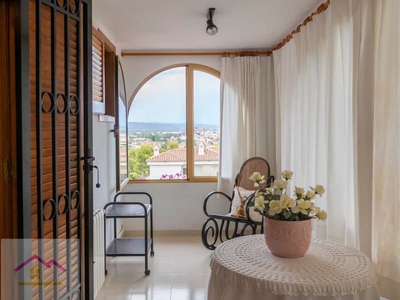 4 bedroom Villa for sale in Oropesa  with pool garage - € 500,000 (Ref: 9841196)