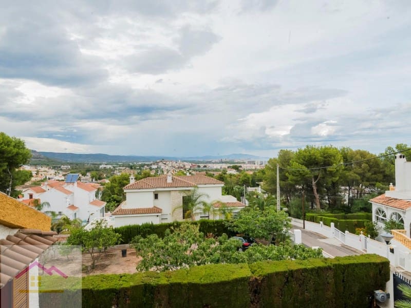 4 bedroom Villa for sale in Oropesa  with pool garage - € 500,000 (Ref: 9841196)