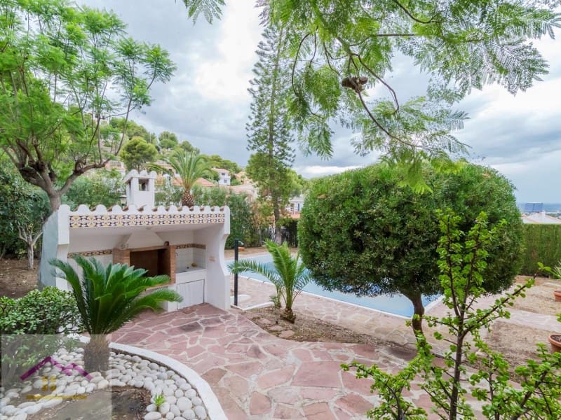 4 bedroom Villa for sale in Oropesa  with pool garage - € 500,000 (Ref: 9841196)