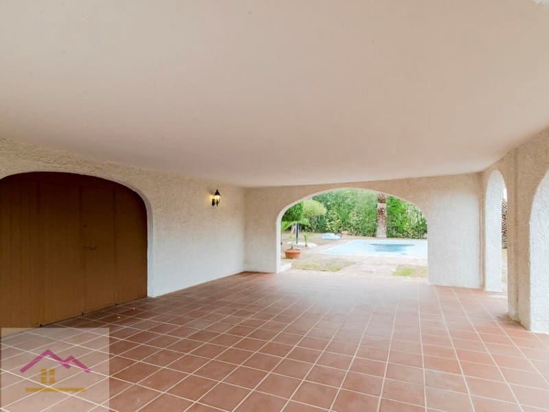 4 bedroom Villa for sale in Oropesa  with pool garage - € 500,000 (Ref: 9841196)