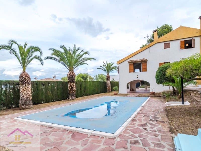 4 bedroom Villa for sale in Oropesa  with pool garage - € 500,000 (Ref: 9841196)