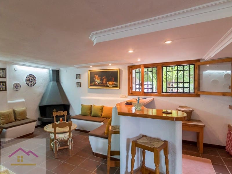 4 bedroom Villa for sale in Oropesa  with pool garage - € 500,000 (Ref: 9841196)