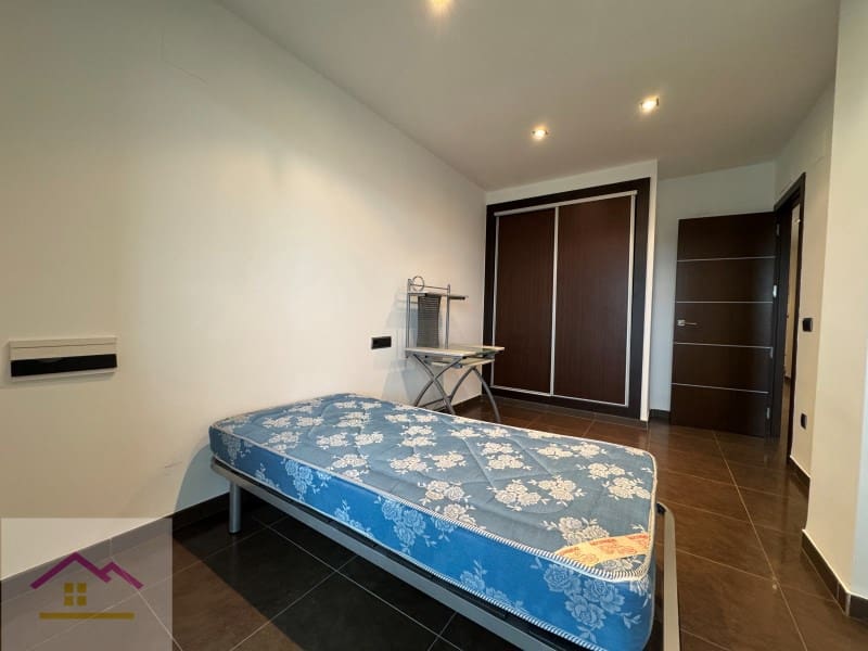 3 bedroom Flat for sale in Santa Magdalena de Polpis with garage - € 120,000 (Ref: 9841205)