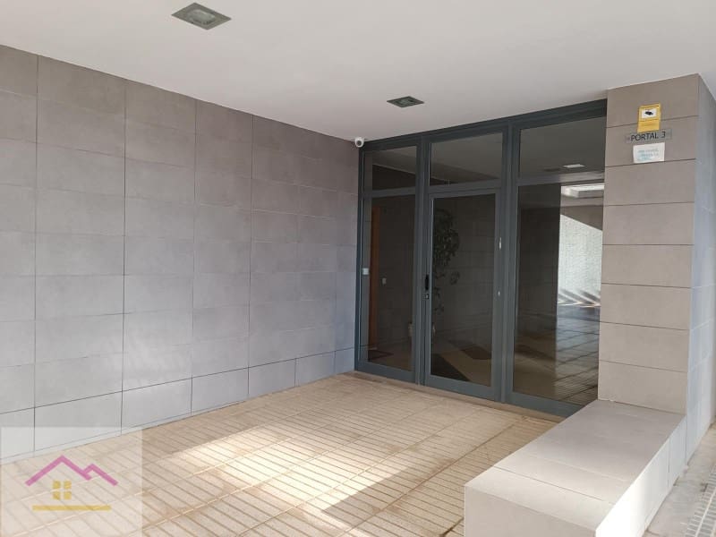 3 bedroom Apartment for sale in Oropesa  with garage - € 355,000 (Ref: 9841208)