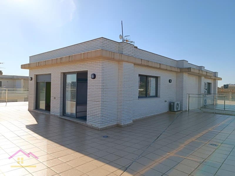 3 bedroom Apartment for sale in Oropesa  with garage - € 355,000 (Ref: 9841208)