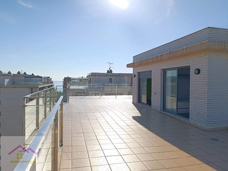 3 bedroom Apartment for sale in Oropesa  with garage - € 355,000 (Ref: 9841208)